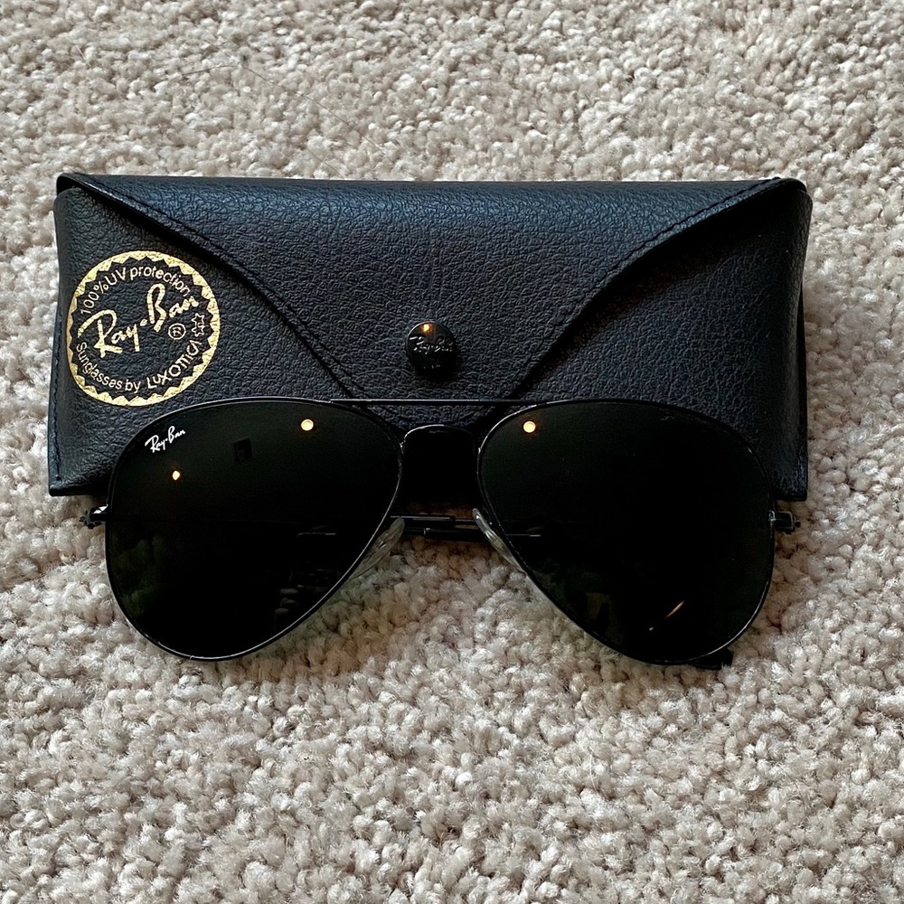 Black Aviator Ray Bans